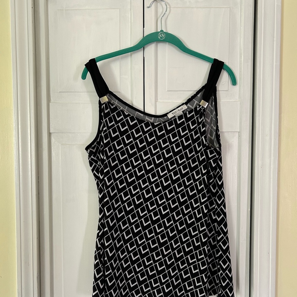 Chic Black and White Geometric Women's Top
